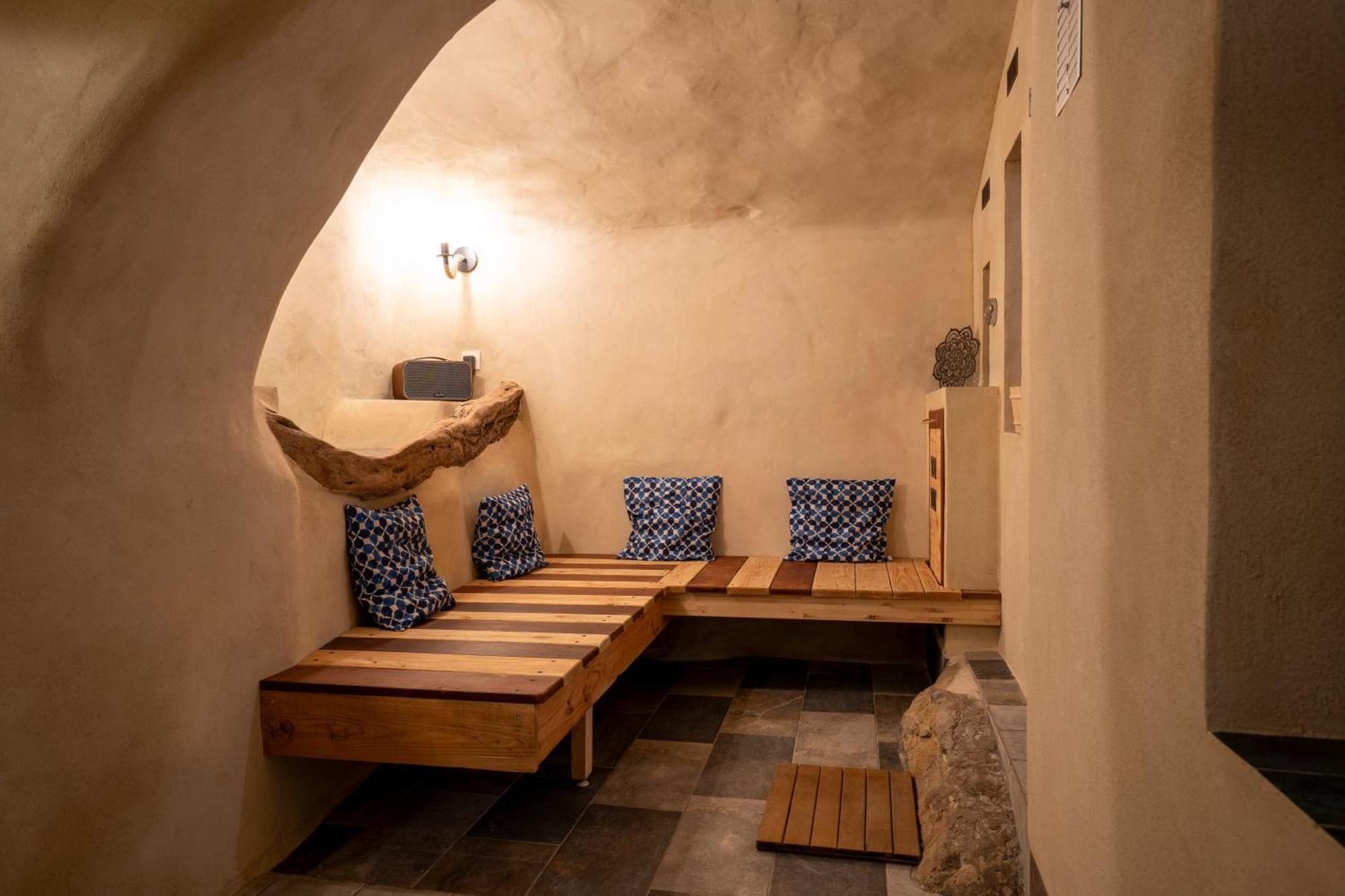 Le Nid De La Bueges Apartment