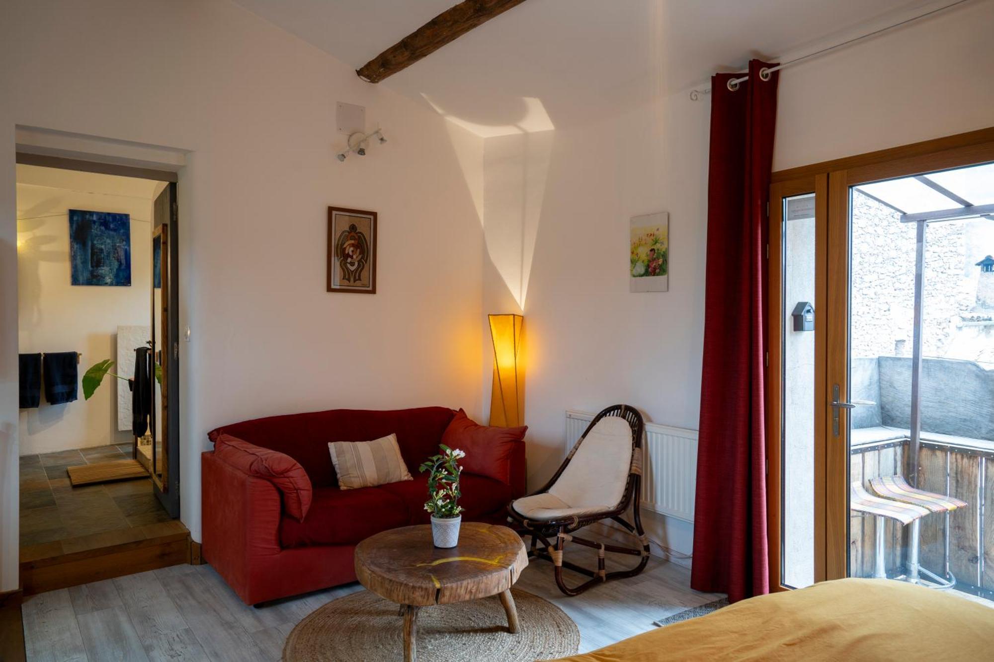 Le Nid De La Bueges Apartment
